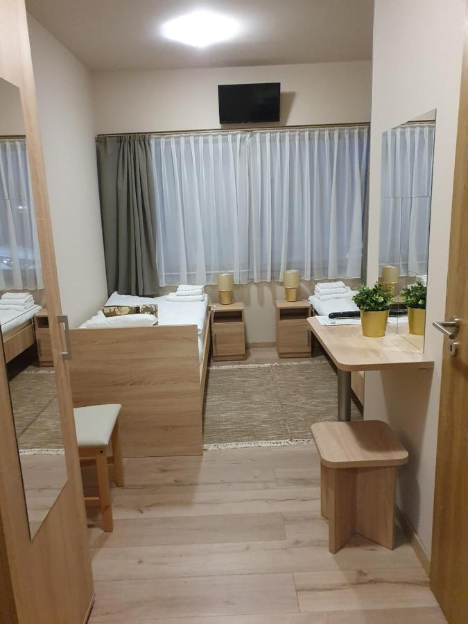 Platina Panzio*** Bed & Breakfast Ujhartyan Bagian luar foto