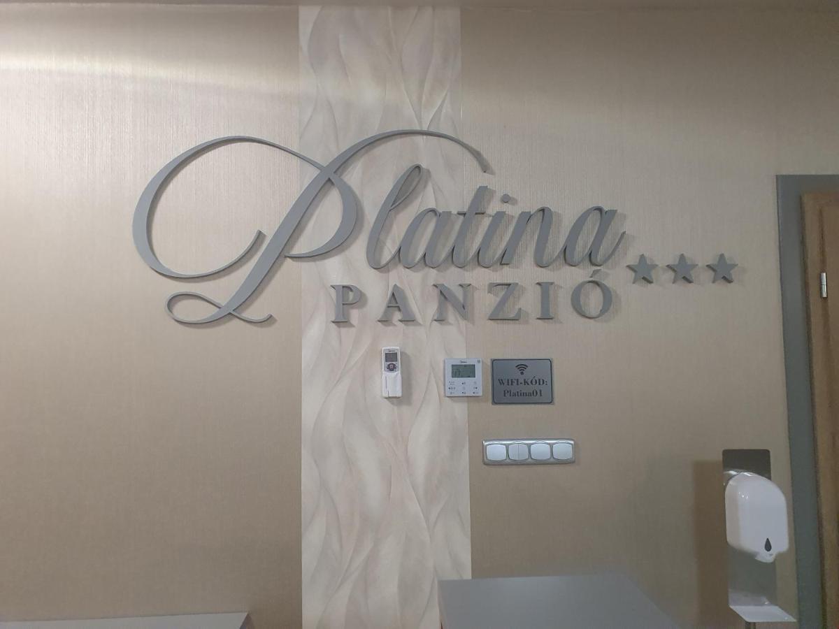 Platina Panzio*** Bed & Breakfast Ujhartyan Bagian luar foto