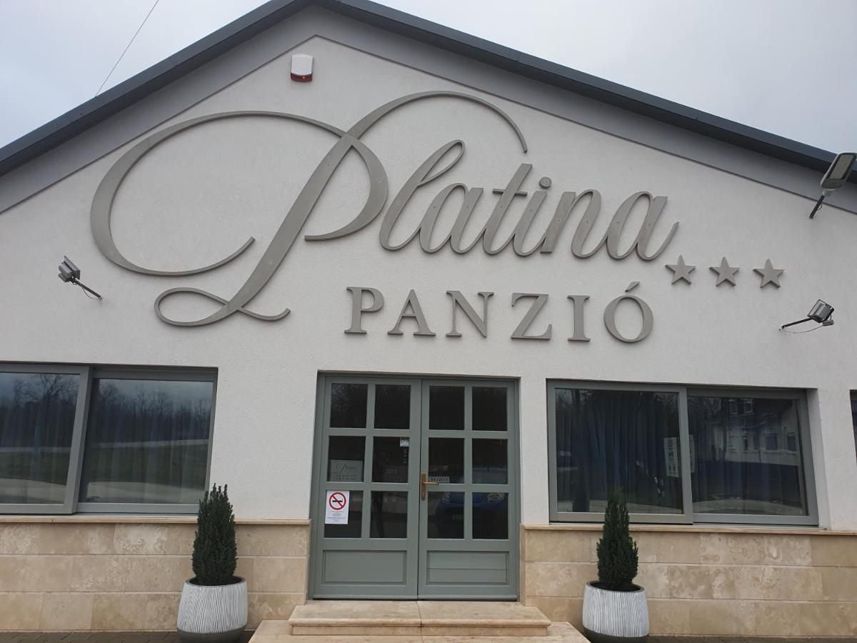 Platina Panzio*** Bed & Breakfast Ujhartyan Bagian luar foto