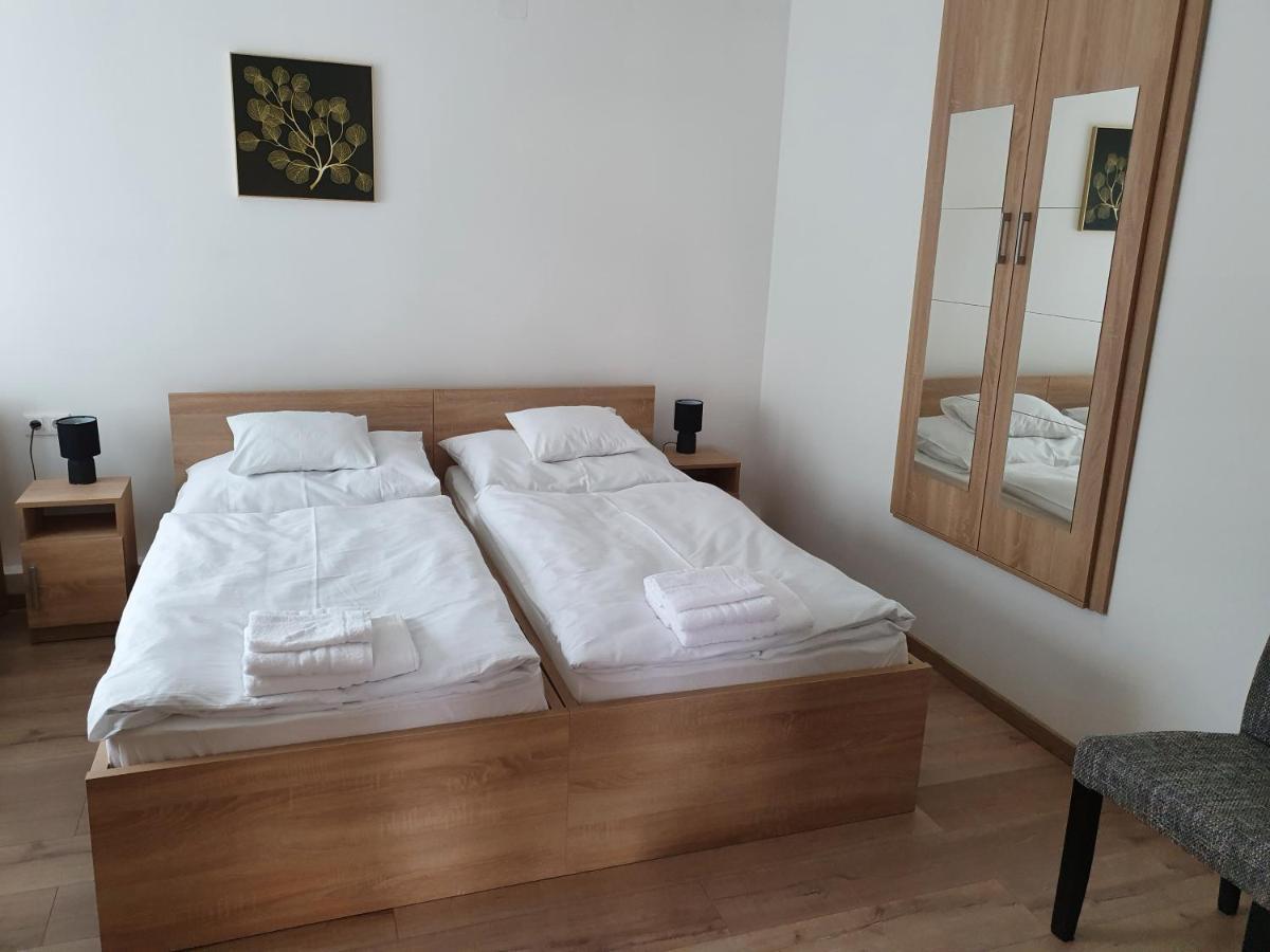 Platina Panzio*** Bed & Breakfast Ujhartyan Bagian luar foto