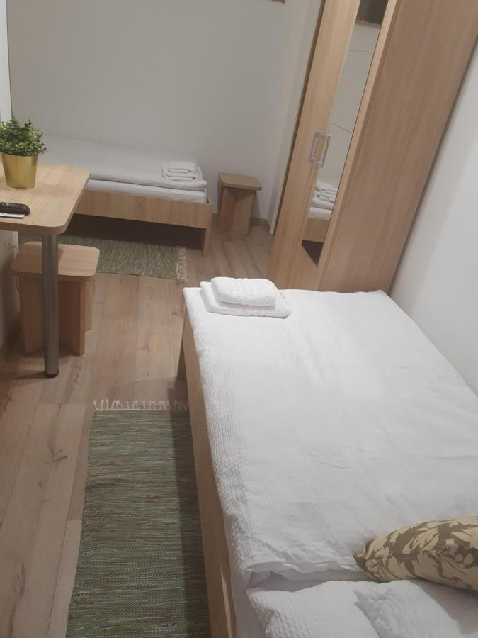Platina Panzio*** Bed & Breakfast Ujhartyan Bagian luar foto
