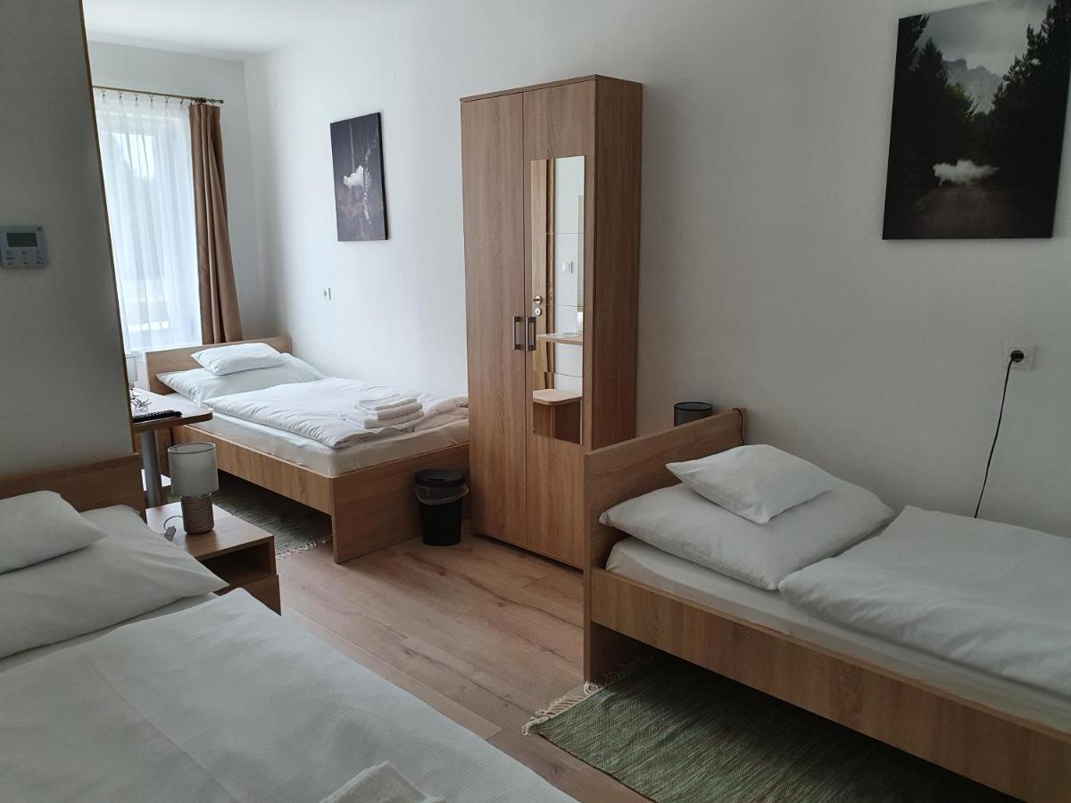 Platina Panzio*** Bed & Breakfast Ujhartyan Bagian luar foto